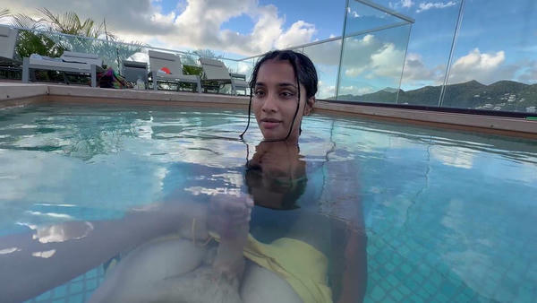 OnlyFans – Yasmina Khan Busty Indian Gives An Amazing Blowjob In The Public Hotel Pool