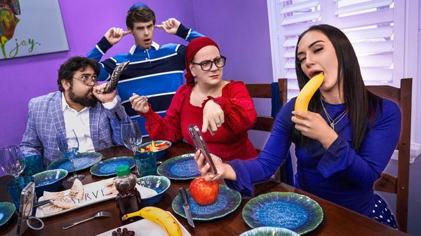 [FreeuseFantasy] Lily Jordan – Its a Holiday for Fucks Sake Dont Use Your Phone When Your Family is Fucking You